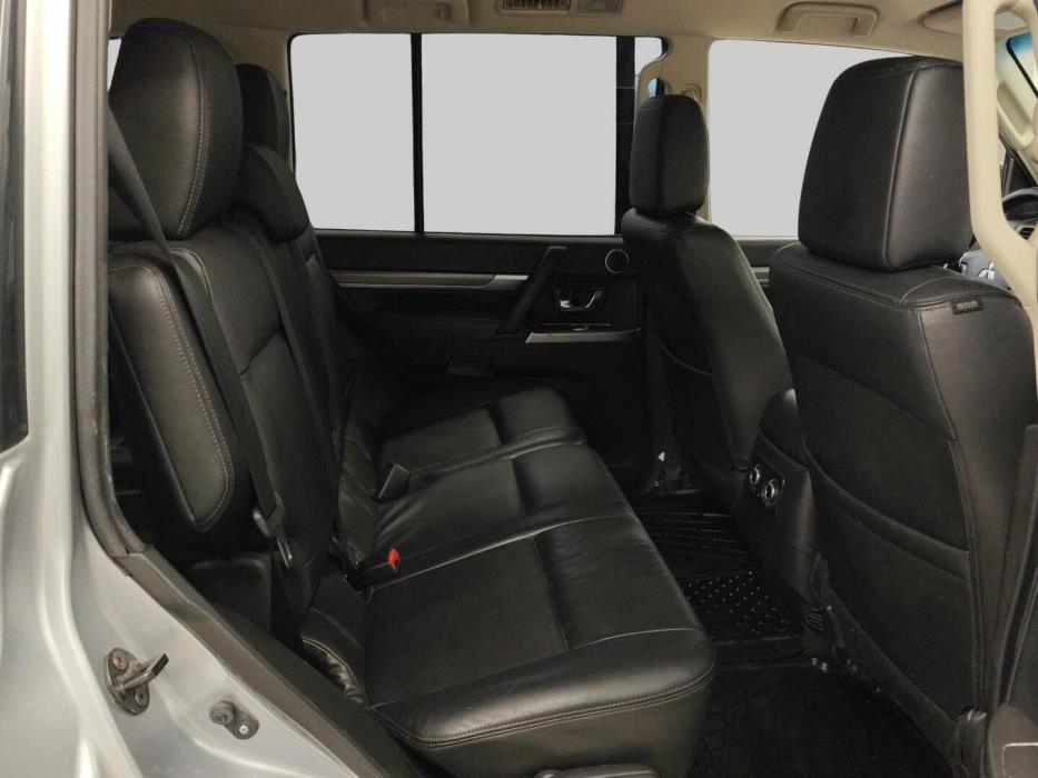 MITSUBISHI Pajero 2016