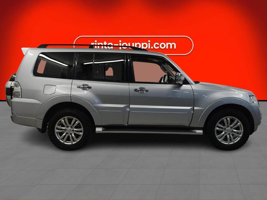 MITSUBISHI Pajero 2016