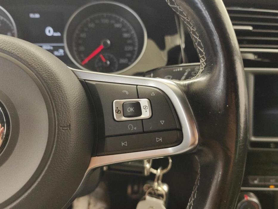 VOLKSWAGEN Golf 2016