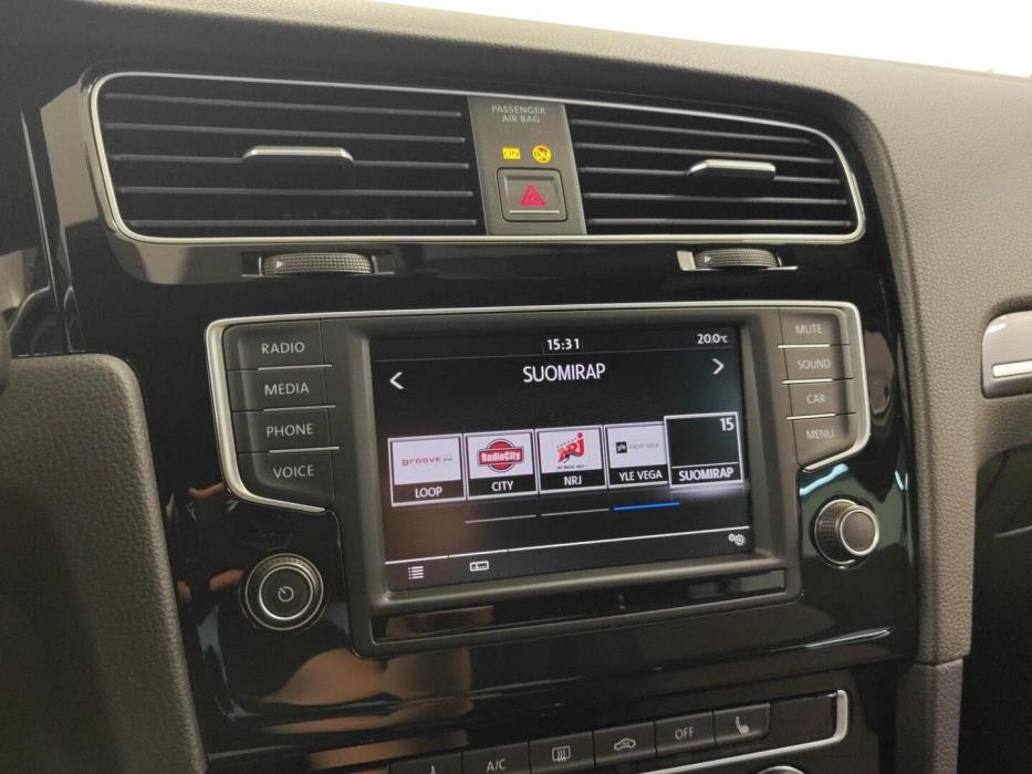 VOLKSWAGEN Golf 2016