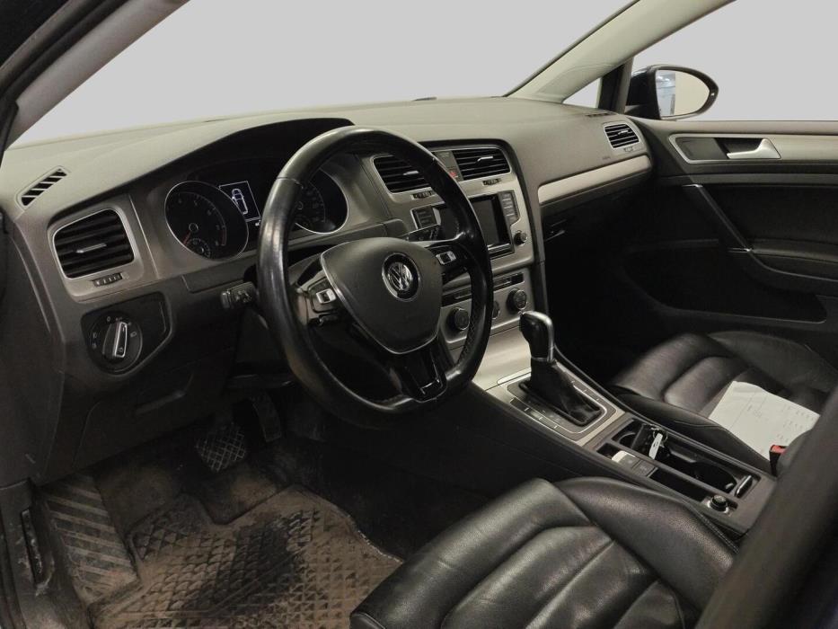 VOLKSWAGEN Golf 2014