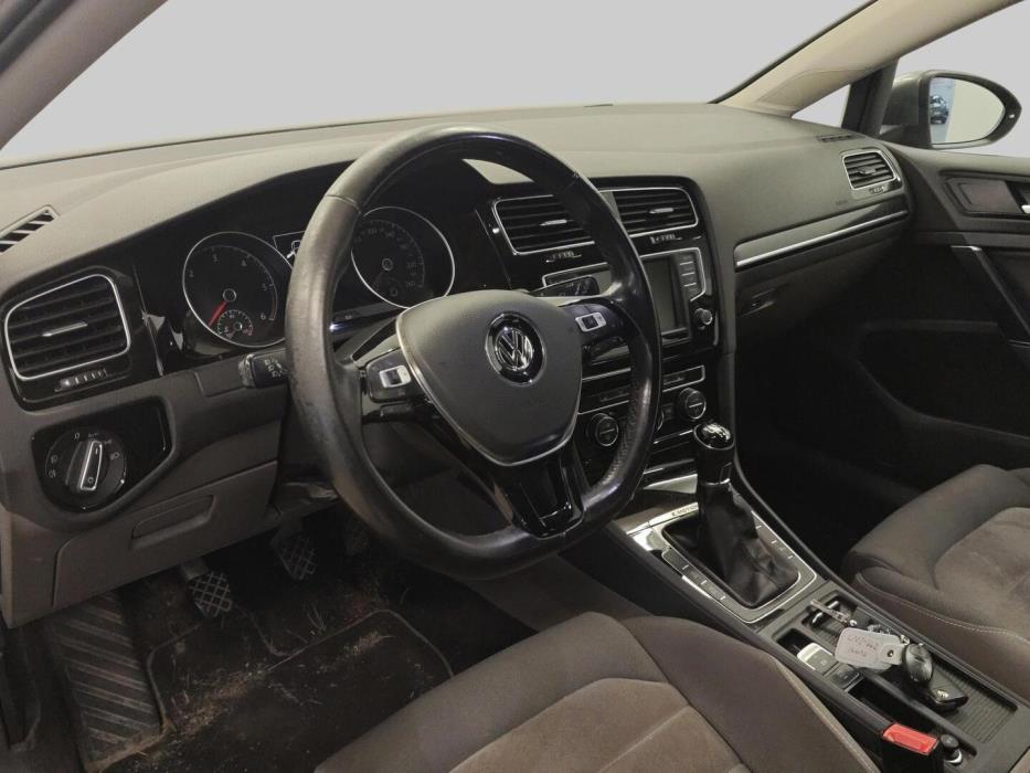 VOLKSWAGEN Golf 2015