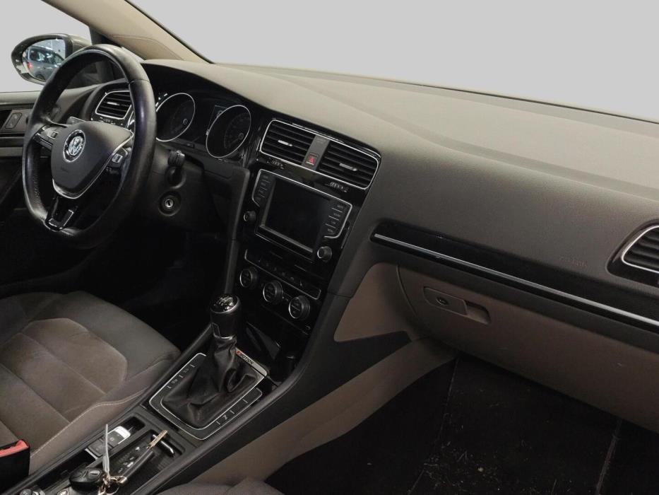 VOLKSWAGEN Golf 2015