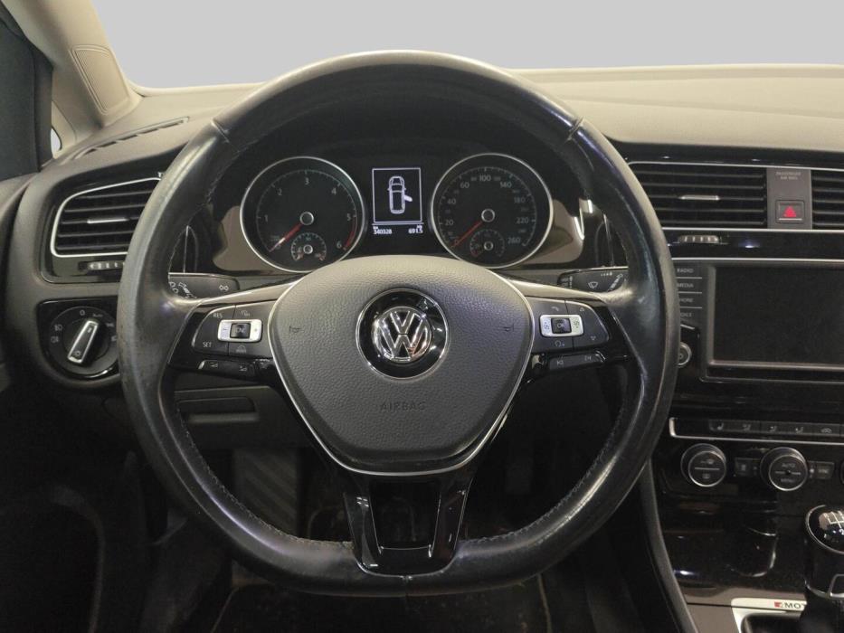VOLKSWAGEN Golf 2015