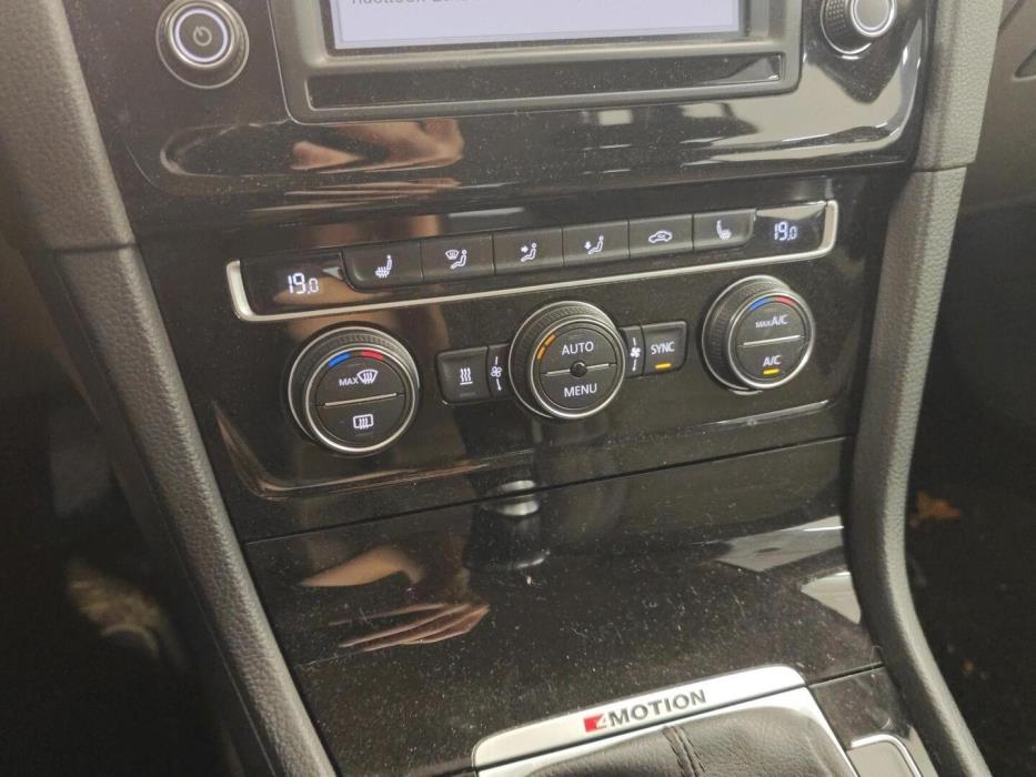 VOLKSWAGEN Golf 2015