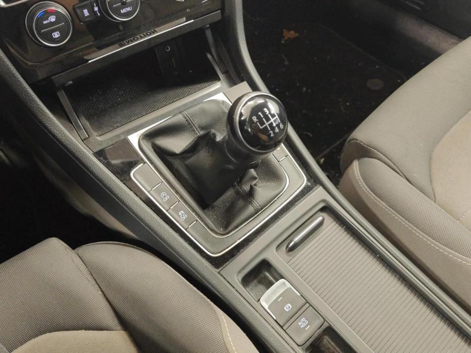 VOLKSWAGEN Golf 2015