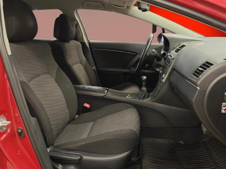 TOYOTA Avensis 2011