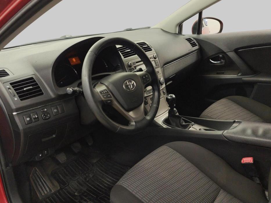 TOYOTA Avensis 2011