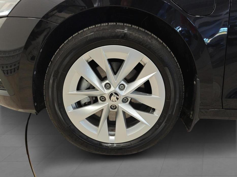 SKODA OCTAVIA 2024