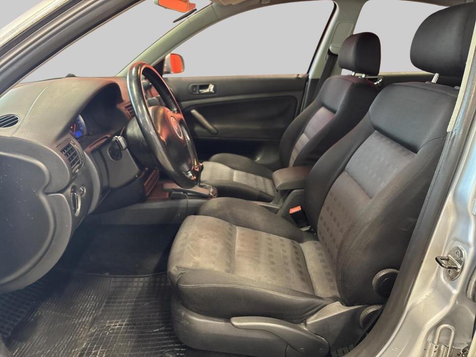 VOLKSWAGEN Passat 2003