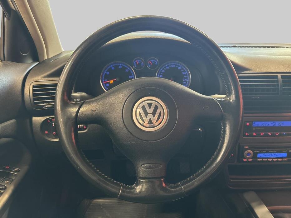 VOLKSWAGEN Passat 2003