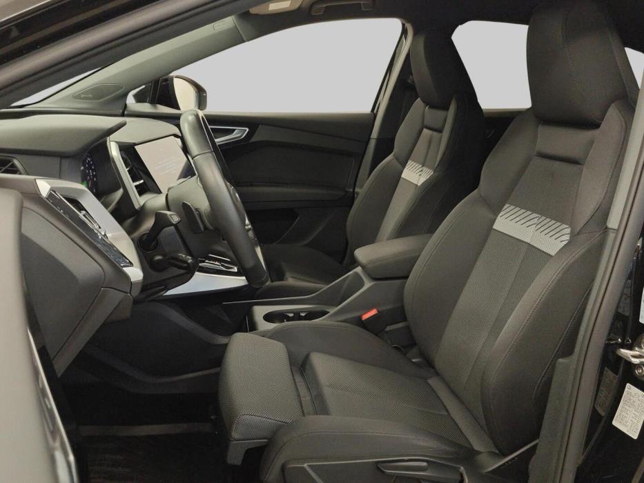 AUDI Q4 e-tron 2024