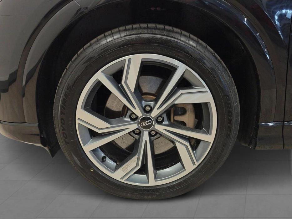 AUDI Q4 e-tron 2024