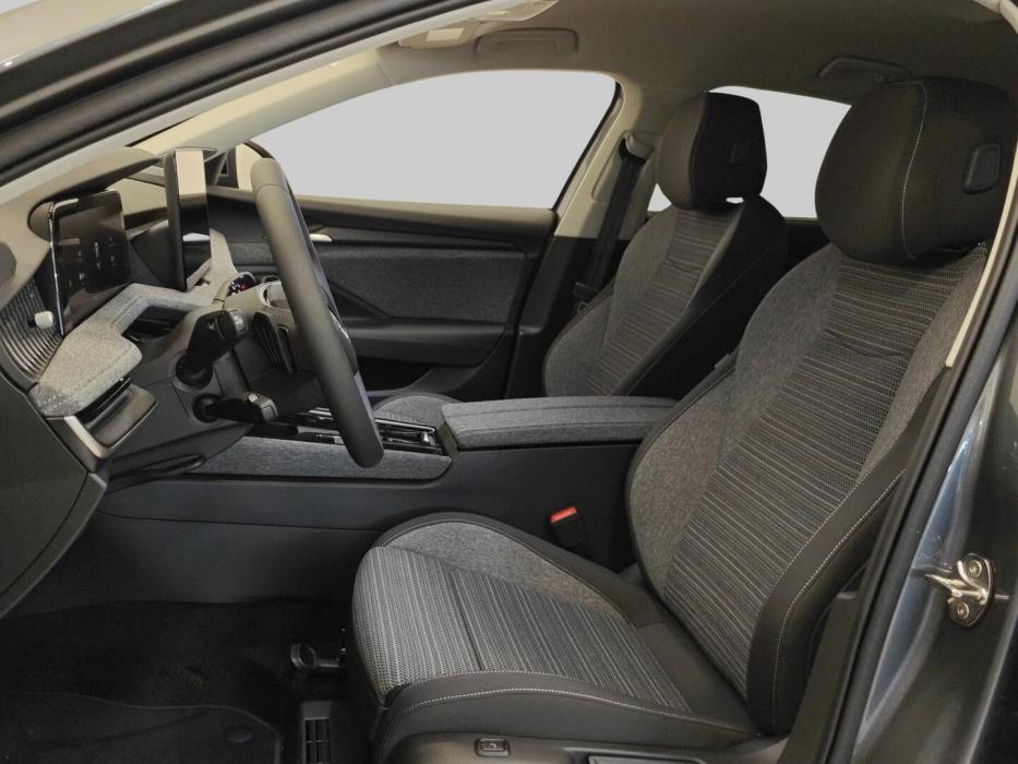 SKODA Superb 2025