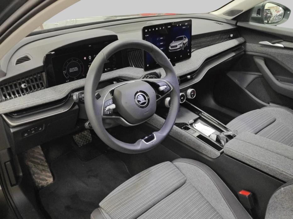 SKODA Superb 2025