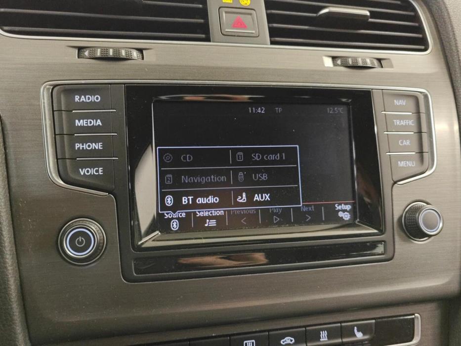 VOLKSWAGEN Golf 2014