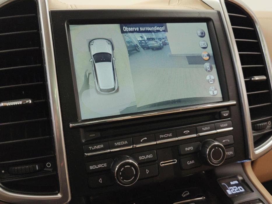 PORSCHE Cayenne 2015