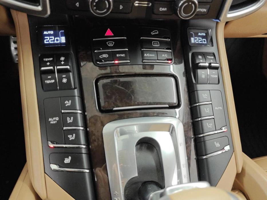 PORSCHE Cayenne 2015