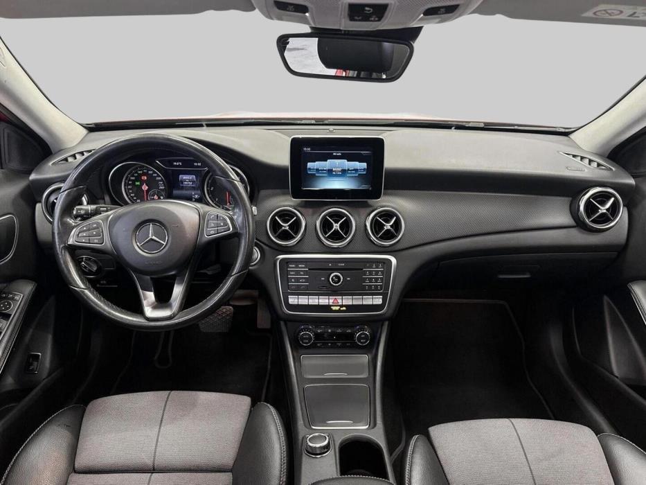MERCEDES-BENZ GLA 2017