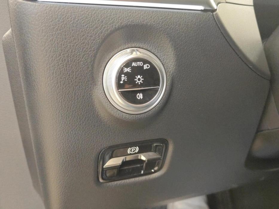 MERCEDES-BENZ C 2024