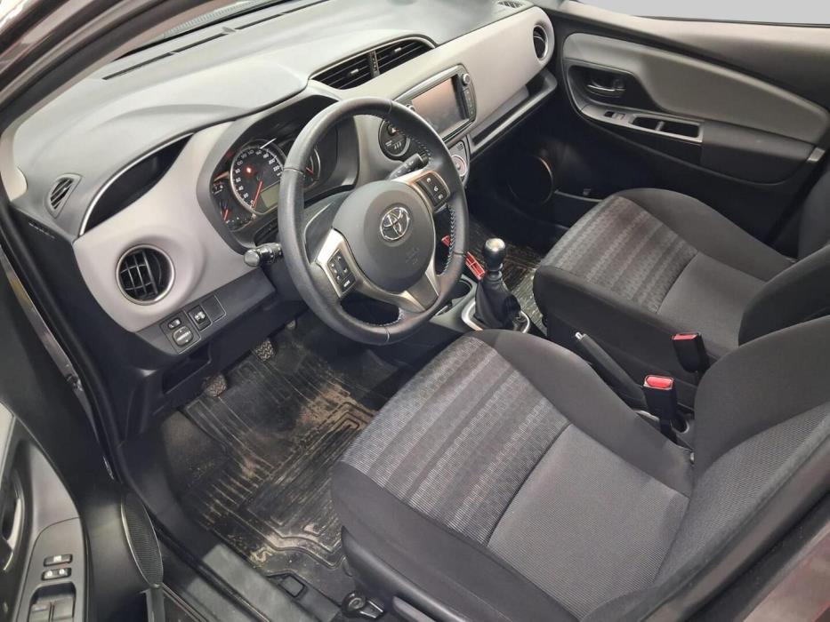 TOYOTA Yaris 2016