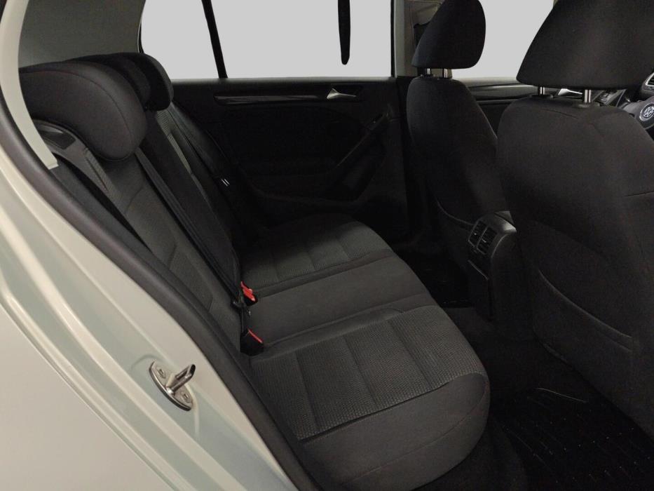 VOLKSWAGEN Golf 2011