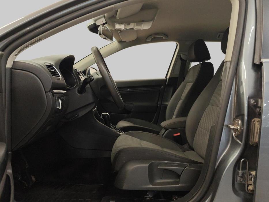 VOLKSWAGEN Golf 2012
