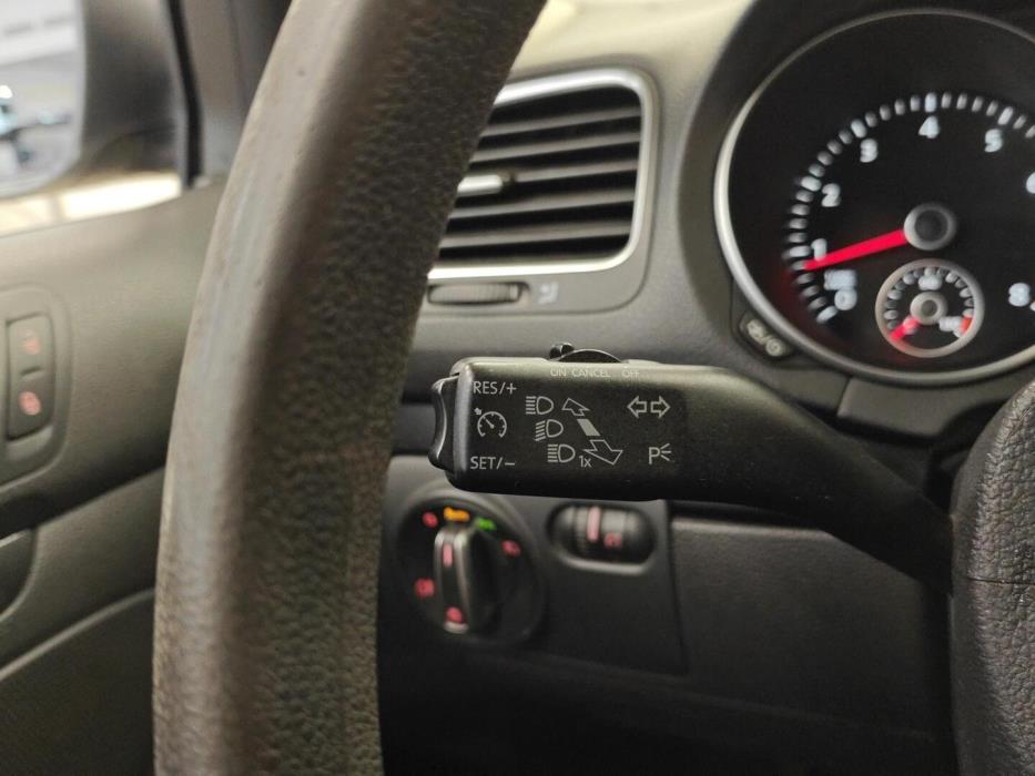 VOLKSWAGEN Golf 2012