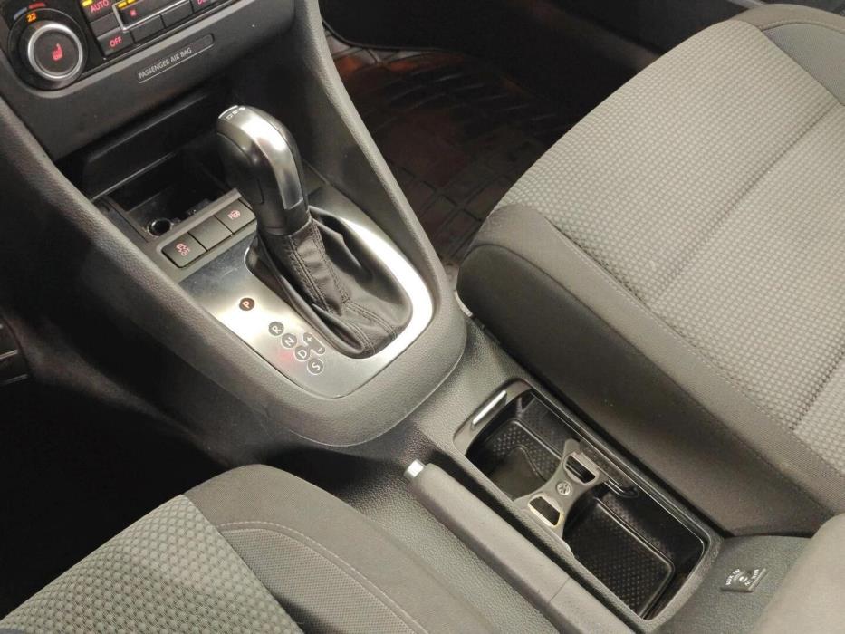 VOLKSWAGEN Golf 2012