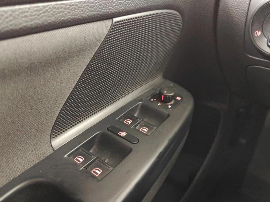 VOLKSWAGEN Golf 2012