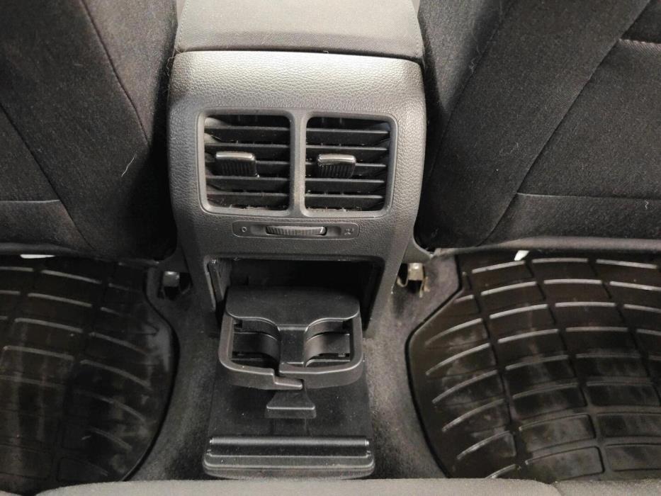 VOLKSWAGEN Golf 2012