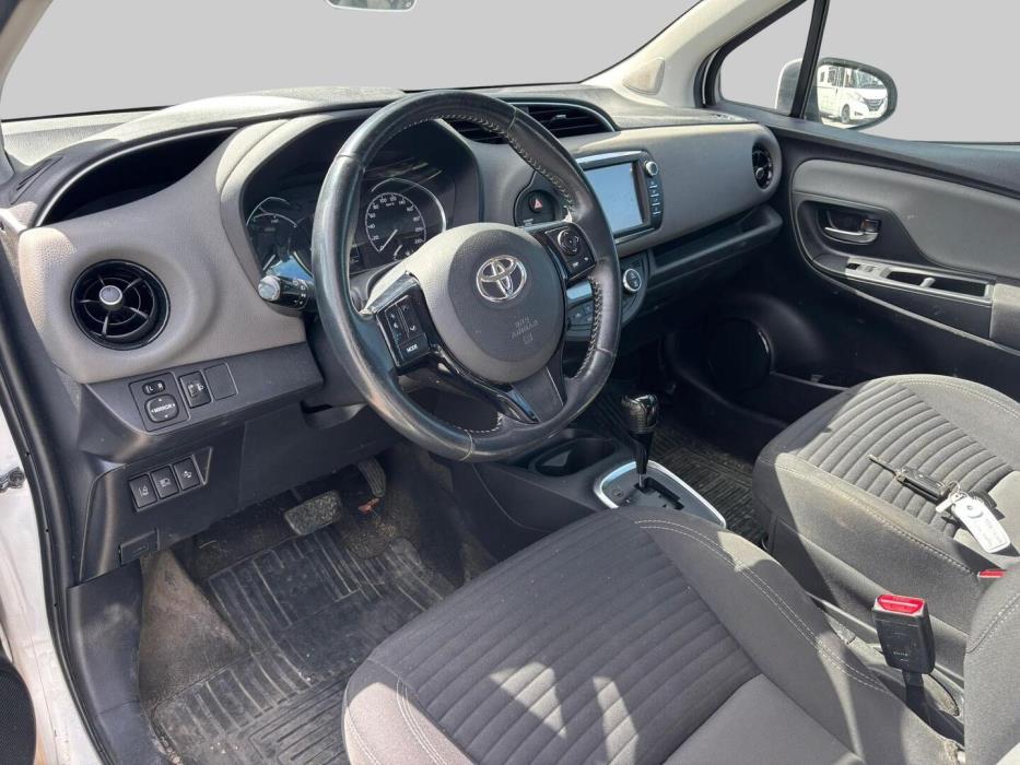TOYOTA Yaris 2018