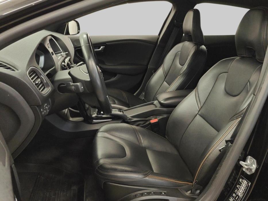 VOLVO V40 Cross Country 2018