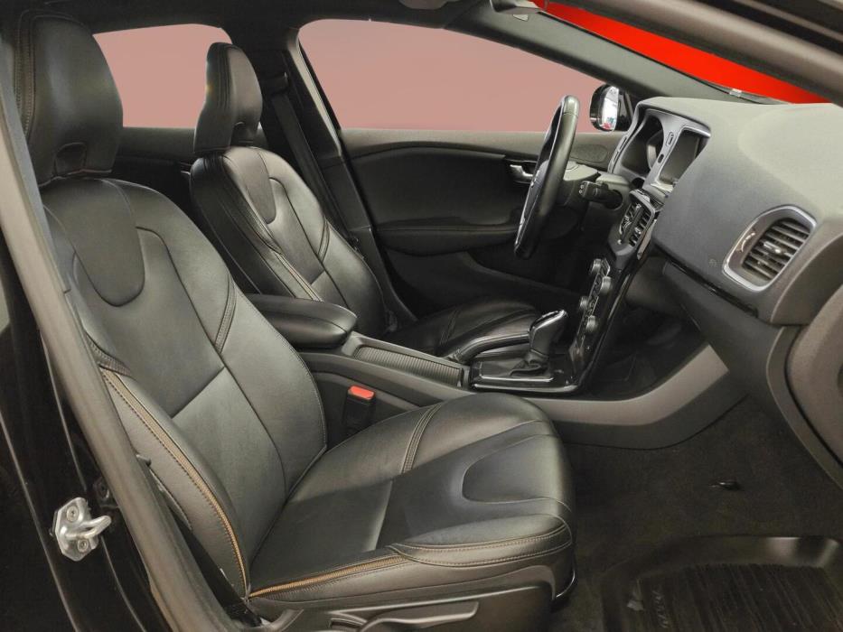 VOLVO V40 Cross Country 2018