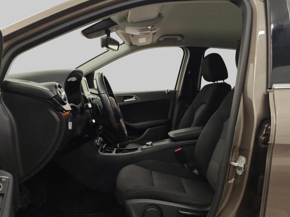 MERCEDES-BENZ B 2012