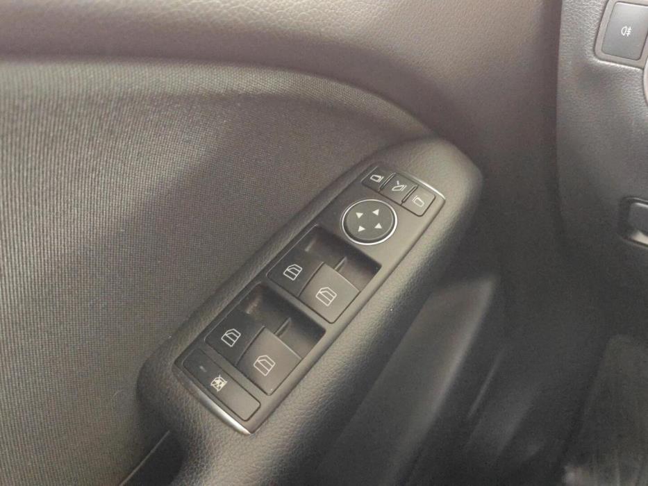 MERCEDES-BENZ B 2012
