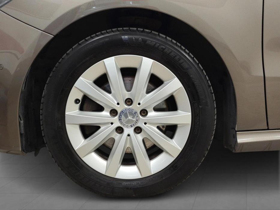 MERCEDES-BENZ B 2012