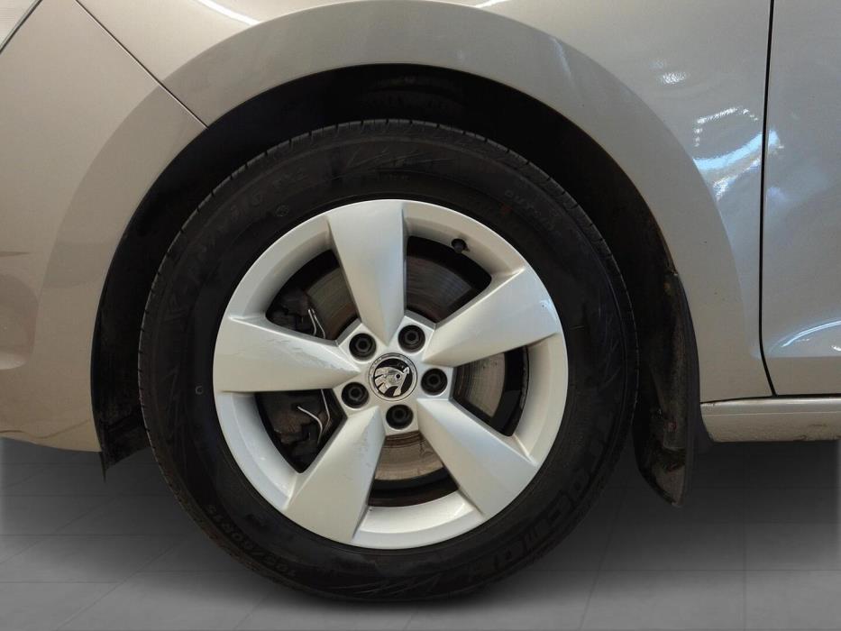 SKODA Rapid 2015