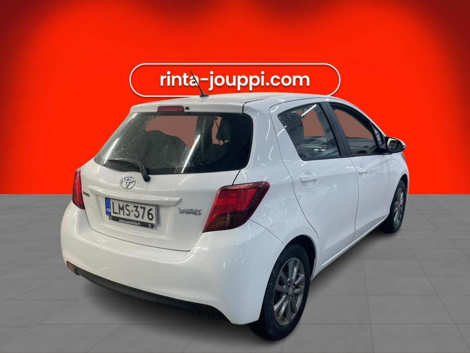 TOYOTA Yaris 2015