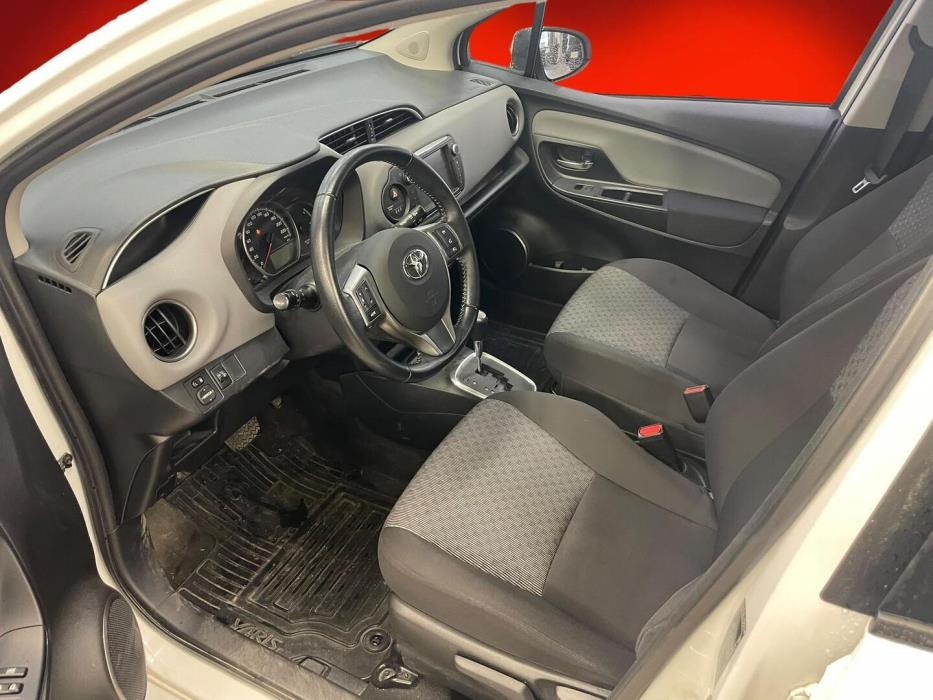 TOYOTA Yaris 2015