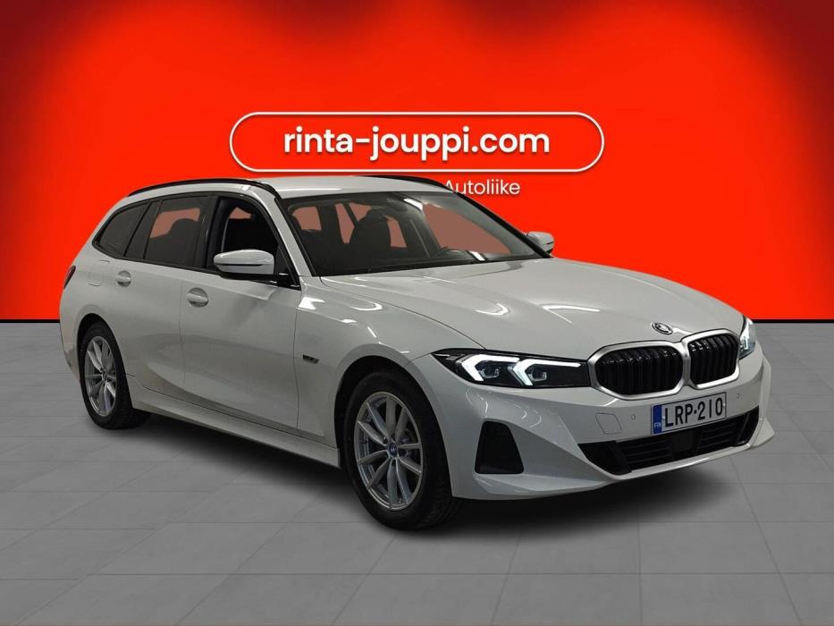 BMW 330 2022