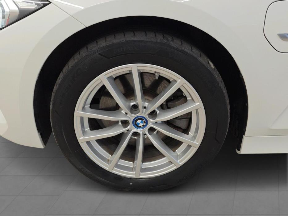 BMW 330 2022