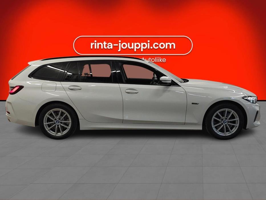 BMW 330 2022