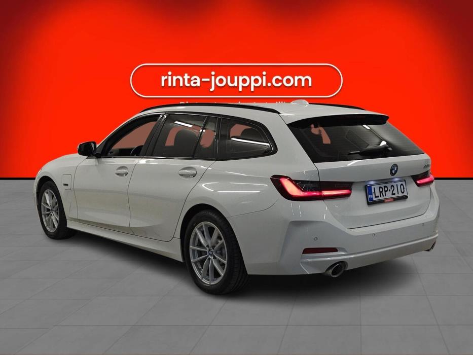 BMW 330 2022