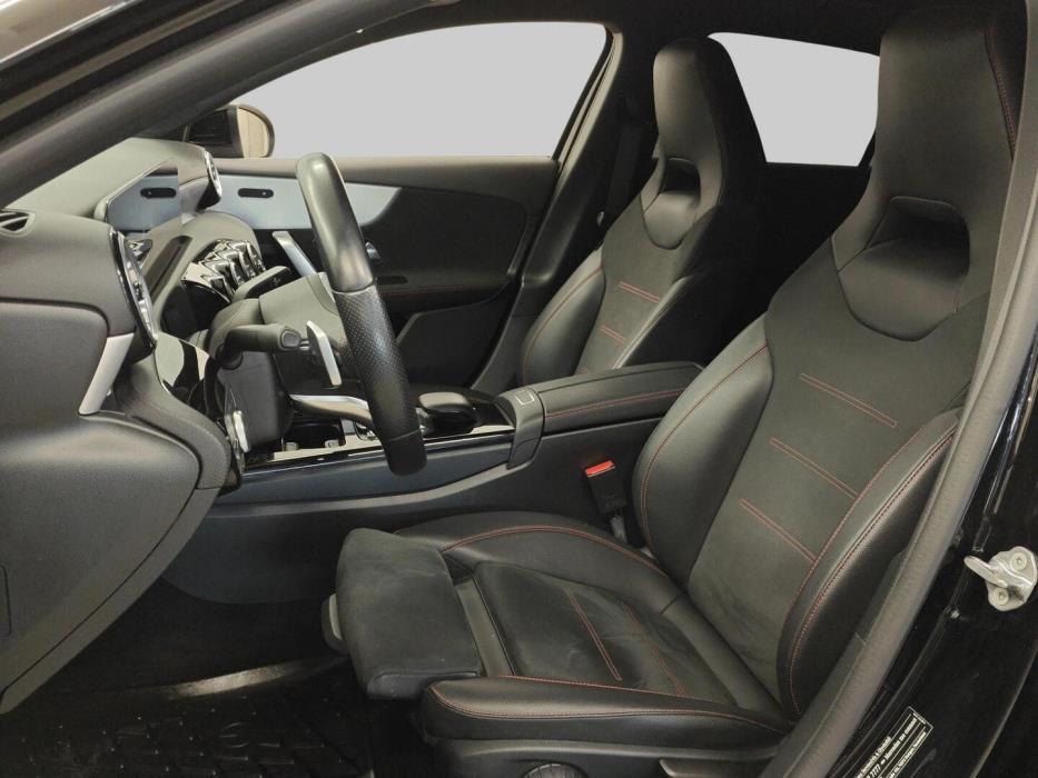 MERCEDES-BENZ A 2022