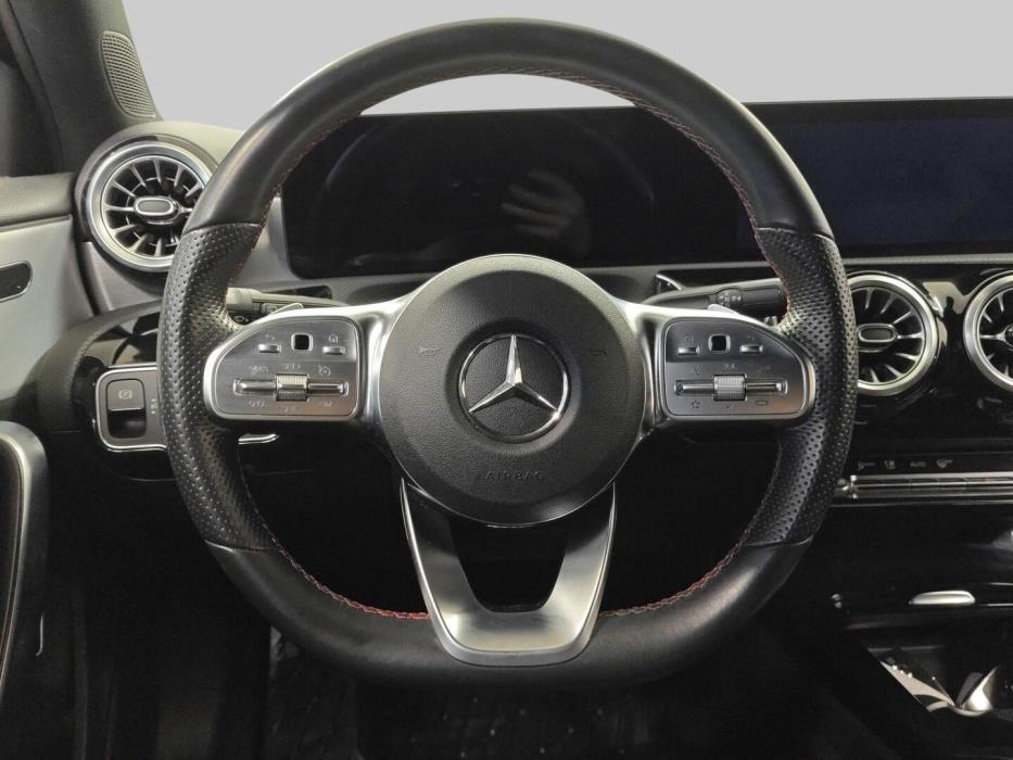 MERCEDES-BENZ A 2022