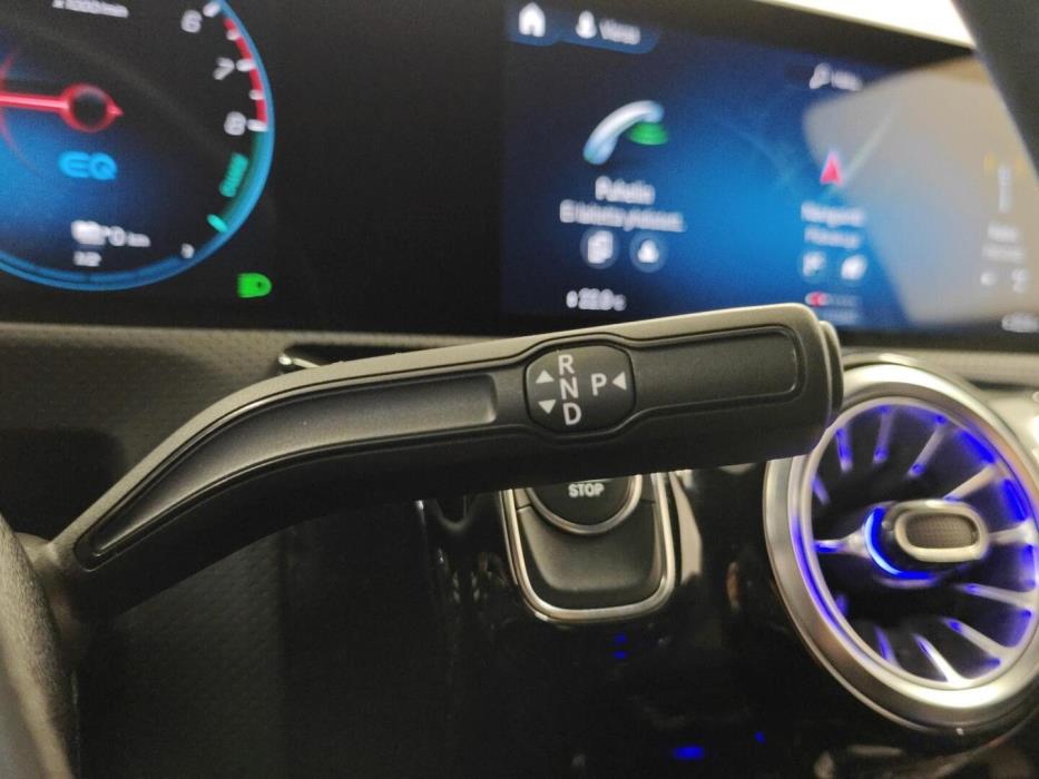 MERCEDES-BENZ A 2022