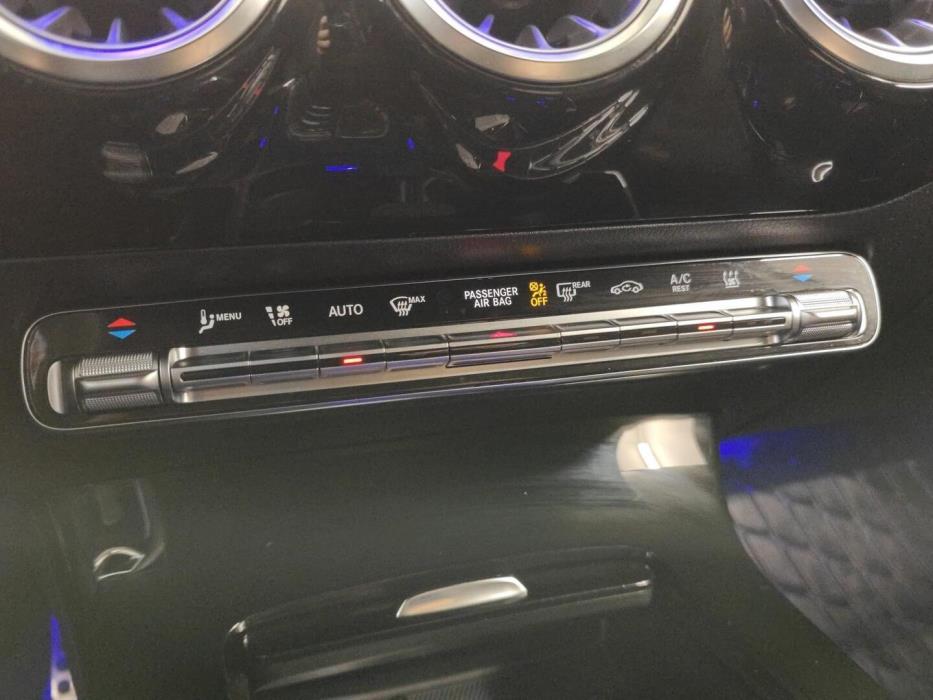 MERCEDES-BENZ A 2022