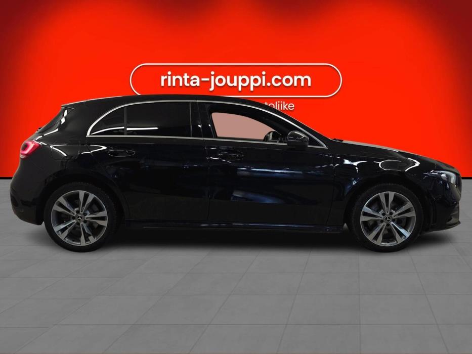 MERCEDES-BENZ A 2022