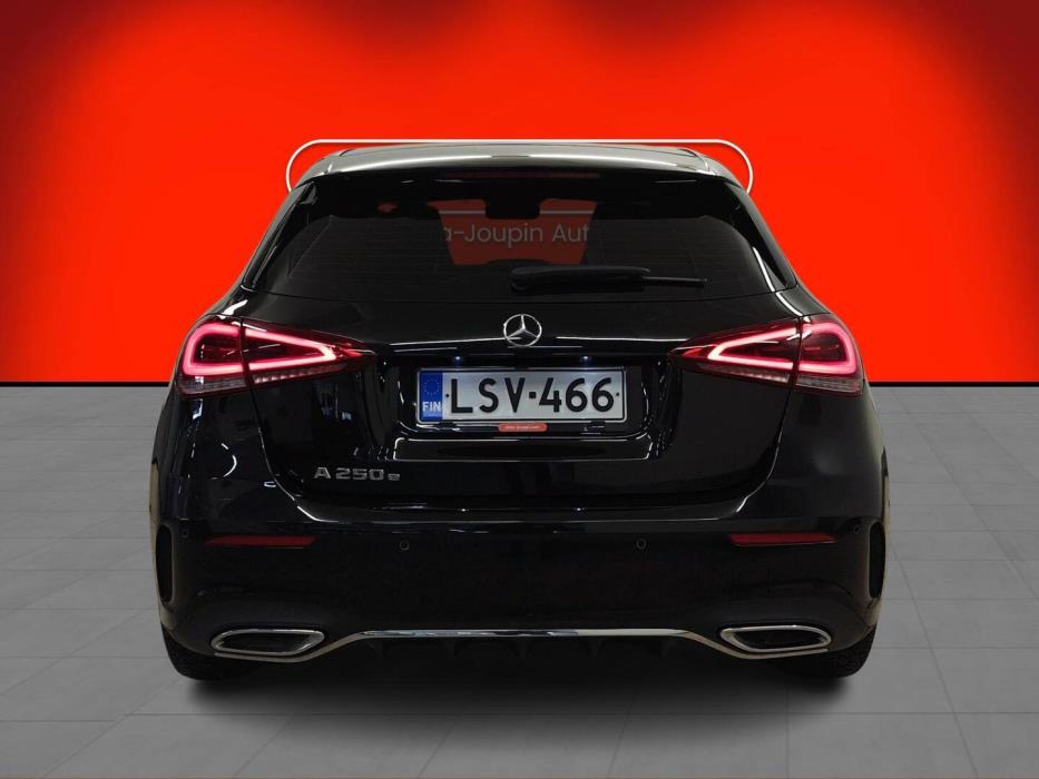 MERCEDES-BENZ A 2022